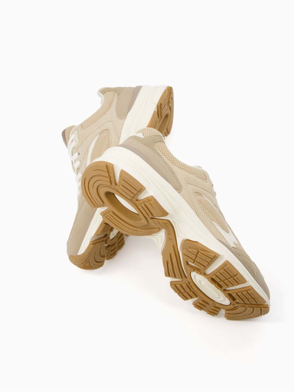 Contrast trainers with mesh